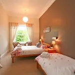 Halcyon House Konukevi