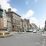Castle Street 3*