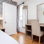 Castle Street 3*