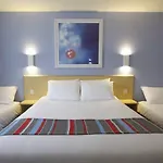 Travelodge Dreghorn Hotel 3*