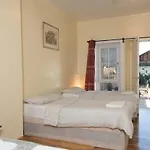 7 Bedroom Townhouse *