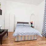 7 Bedroom Townhouse Semesterbostad Edinburg
