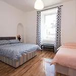 Semesterbostad 7 Bedroom Townhouse