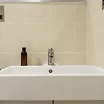 The Cockburn Courtyard By Calton Living شقة