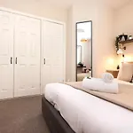 Joivy Modern 1 Bed Flat In West End, Close To Princes Gardens *
