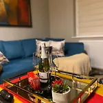 Lovely 3 Bed With Jacuzzi, Close To Airport, Driveway, Wifi *