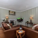 Casa vacanze Drylaw House, Grade A Listed Mansion Near Centre Edimburgo