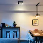 2 Bath Free Parking Apartman *