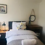 2 Bath Free Parking Apartman *