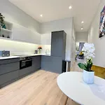 Apartman Chic, Newly Reno'd 1 Bed Open Plan, Nr The Meadows *