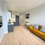 Apartman Chic, Newly Reno'd 1 Bed Open Plan, Nr The Meadows *