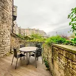 Beautiful Centre Georgian 4 Bed Townhouse With Private Garden * إدنبرة