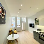 Chic, Newly Reno'd 1 Bed Open Plan, Nr The Meadows *