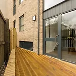 Designer Urban Apartment With City Terrace Edinburgh