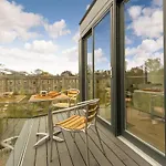 Daire Designer Urban Apartment With City Terrace