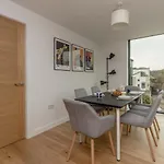 Daire Designer Urban Apartment With City Terrace Edinburgh