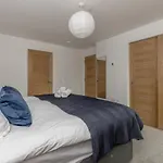Daire Designer Urban Apartment With City Terrace *