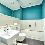 Beautiful Centre Georgian 4 Bed Townhouse With Private Garden