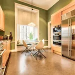 Beautiful Centre Georgian 4 Bed Townhouse With Private Garden بيت للعطل إدنبرة