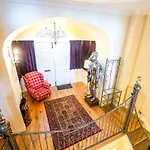 Famous House, 1 Minute From Castle Appartamento