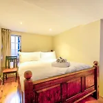 Famous House, 1 Minute From Castle Appartamento *