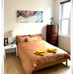 Apartamento Spacious And Modern 2 Bedroom Flat Near The Centre *