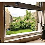 Spacious And Modern 2 Bedroom Flat Near The Centre Edimburgo