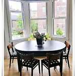 Spacious And Modern 2 Bedroom Flat Near The Centre Apartamento