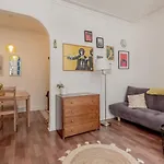 Stylish Flat In With Private Garden *