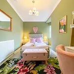 Daire Lively & Energetic 2br On The Royal Mile