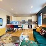 Lively & Energetic 2br On The Royal Mile Edinburgh
