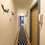 Lively & Energetic 2br On The Royal Mile Daire