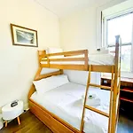 Open Plan 2 Bed Apt, Near Castle