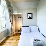 Charming 3 Bed In Old Town شقة إدنبرة