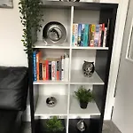 One Bedroom Flat On Ground Floor דירה