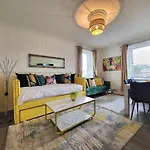 4 Bedrooms By Sensational Short Lets & Serviced
