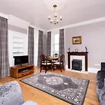 Joivy Cozy Near Castle Apartman *