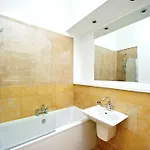 Staycity West End Hotel 4*