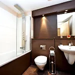 Staycity West End Hotel