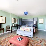 Joivy Inviting Flat At The Heart Of * Edinburgh