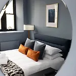 Апартаменты Joivy Stylish Flat In New Town