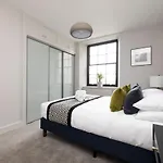 Апартаменты Joivy Stylish Flat In New Town