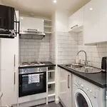 Downtown And 1 Bed In Edinburgh