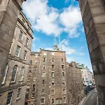Downtown And 1 Bed In Apartment