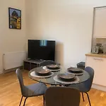 Private Parking 2 Bed 2 Bath