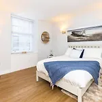 Luxury Modern 3 Bedroom In Centre