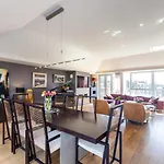 Joivy Beautiful Penthouse With Terrace & Jacuzzi * Edinburgh