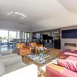 Joivy Beautiful Penthouse With Terrace & Jacuzzi