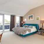 Joivy Beautiful Penthouse With Terrace & Jacuzzi Daire Edinburgh