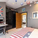 Joivy Beautiful Penthouse With Terrace & Jacuzzi Edinburgh